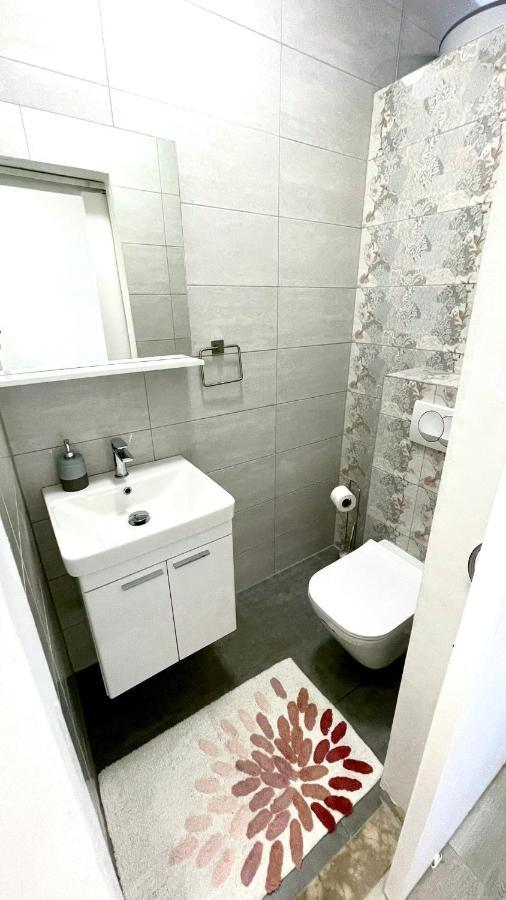 Apartment For 6 + Free Parking Place Zadar Exterior foto
